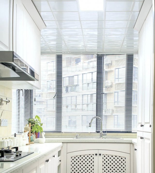 厨房窗户装什么窗帘最实用？厨房窗户用什么窗帘