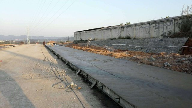 压膜混凝土路面做法