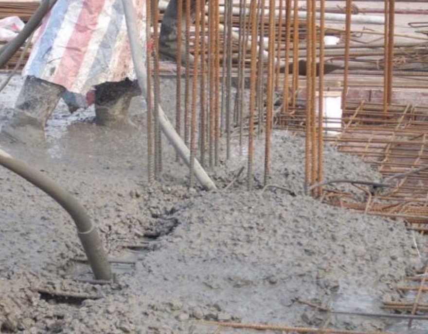 如何保证现浇多层钢筋混凝土框架结构的浇筑质量？钢筋混凝土浇筑质量标准