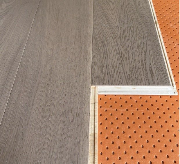 地暖地板选实木还是三层实木好？地暖地板和普通地板有什么区别？