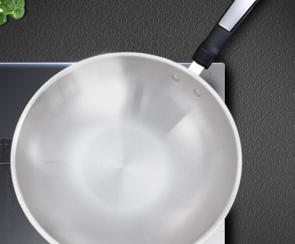 有钛无涂层炒锅健康吗？炒锅的涂层掉了锅还能用吗？