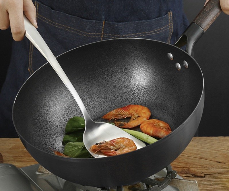 精铁锅和铸铁锅哪个更健康？精铁锅和铸铁锅的优缺点